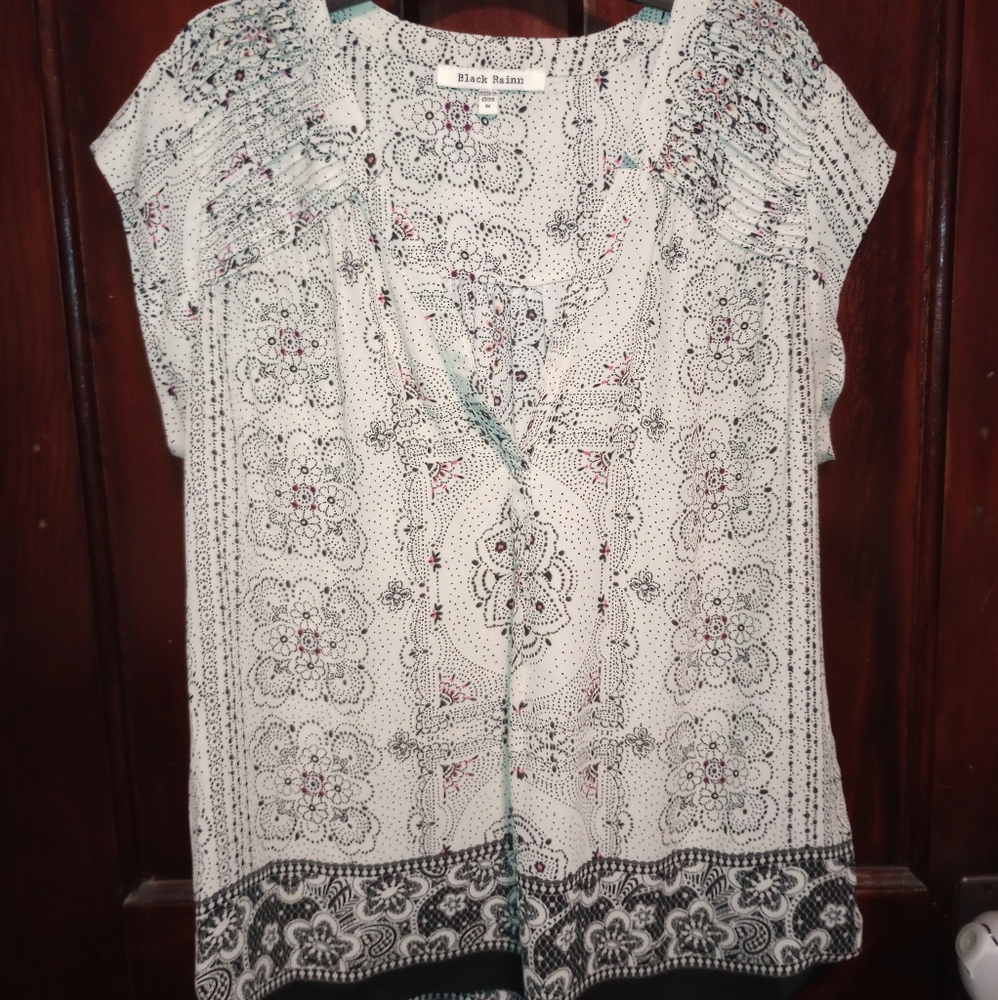 ☀️ Bundle Optional Item - 3 Items for $20 ☀️Women's Black and White Top